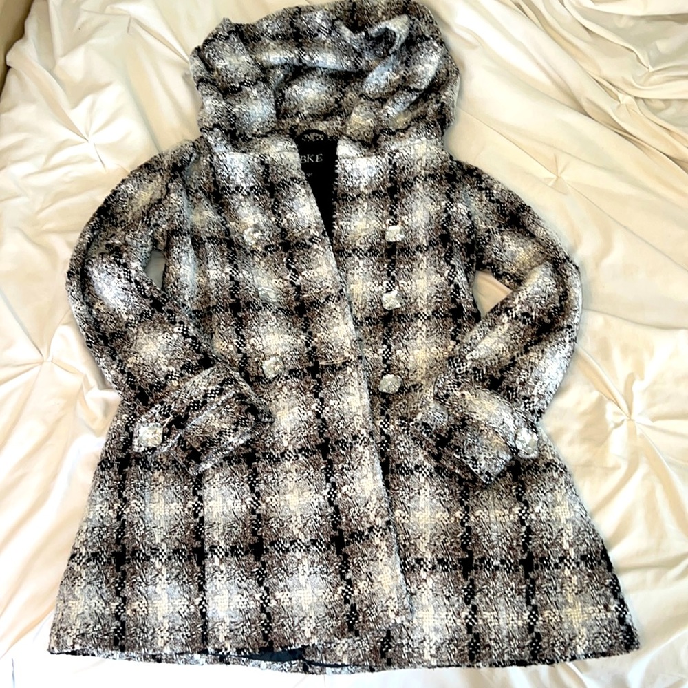 Add to bundle, I’ll send DISCOUNT! 
BKE coat Diamond buttons! Size M